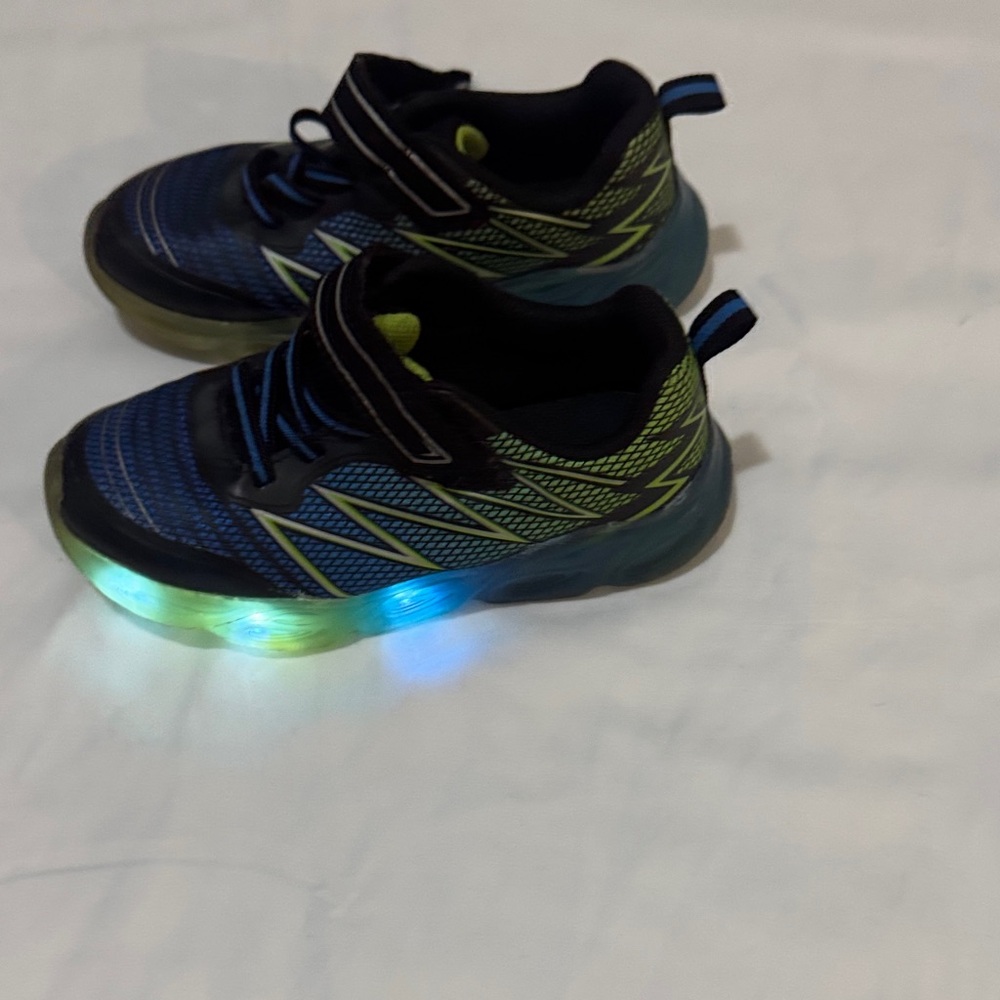 Kids Light-Up non-lace up Sneakers boys 12